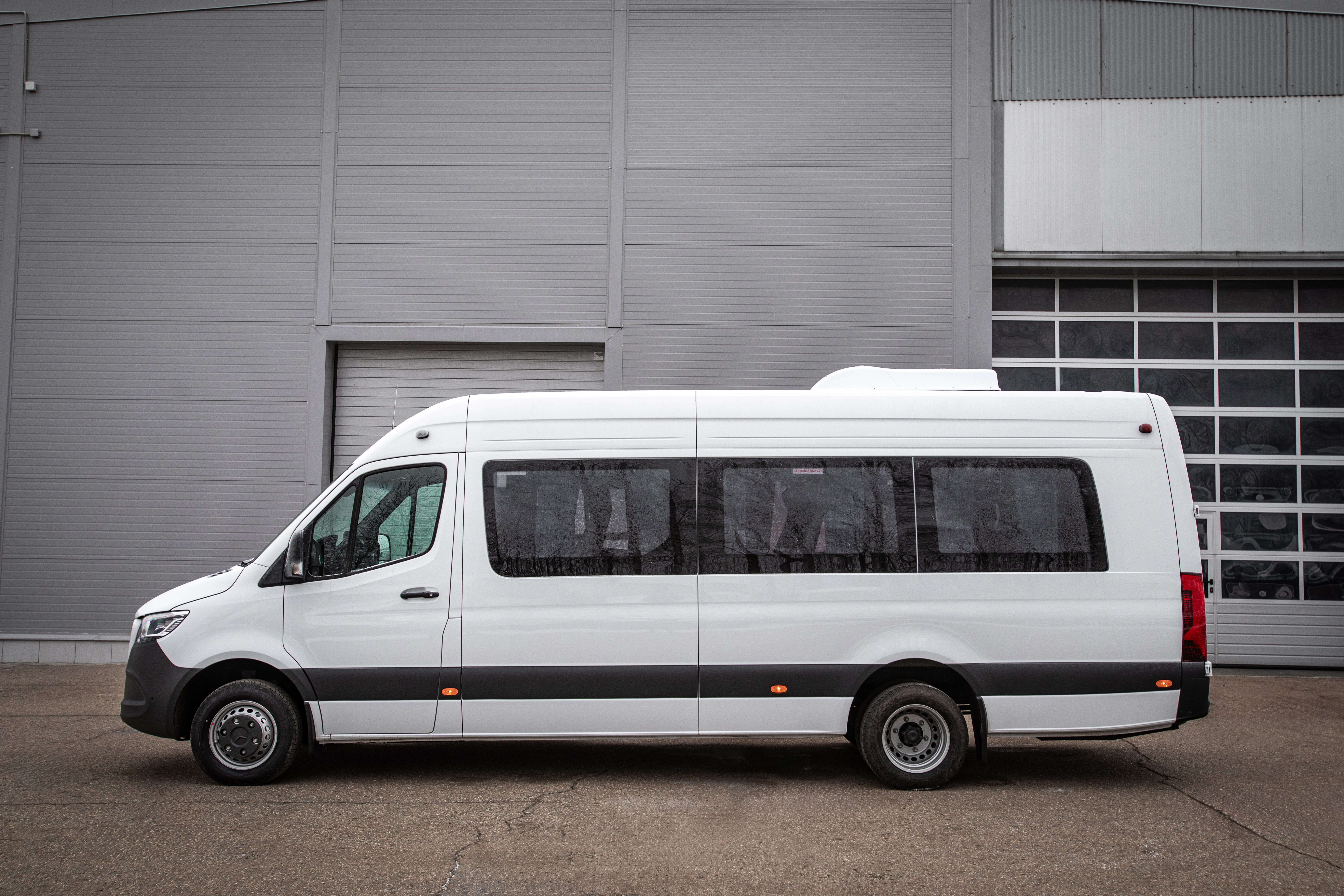 Mercedes-Benz Sprinter Tourist, Белый, Сбоку